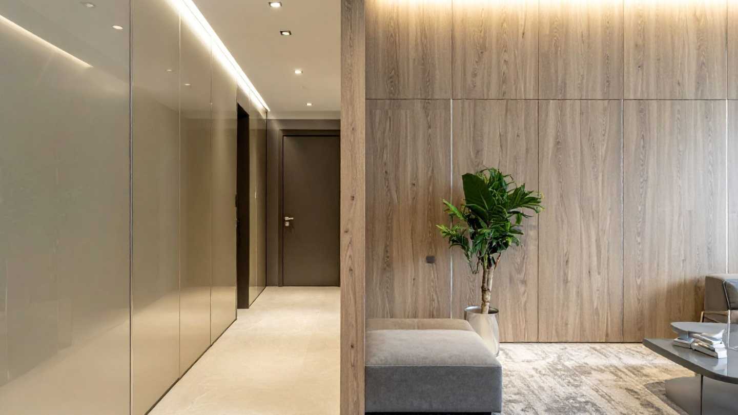 The-Art-of-Contrast-Mastering-Surface-Finish-Combinations-for-Stunning-UAE-Interiors-Image-1