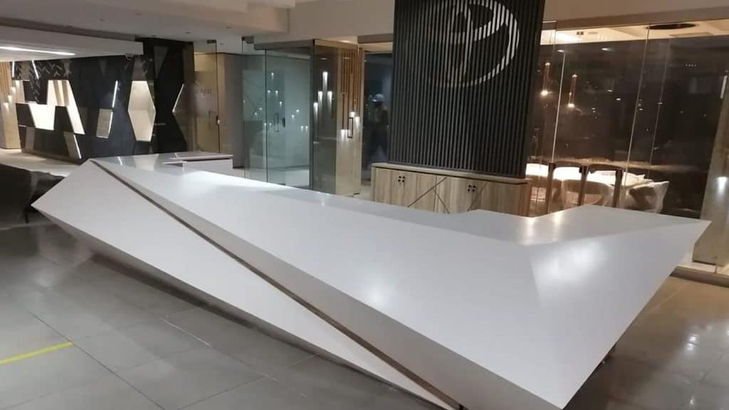Staron Solid Surfaces for Seamless, Hygienic Commercial Applications | What Specifiers Need to Know 1 SAE Oct 2026 Blog Image 1 V01